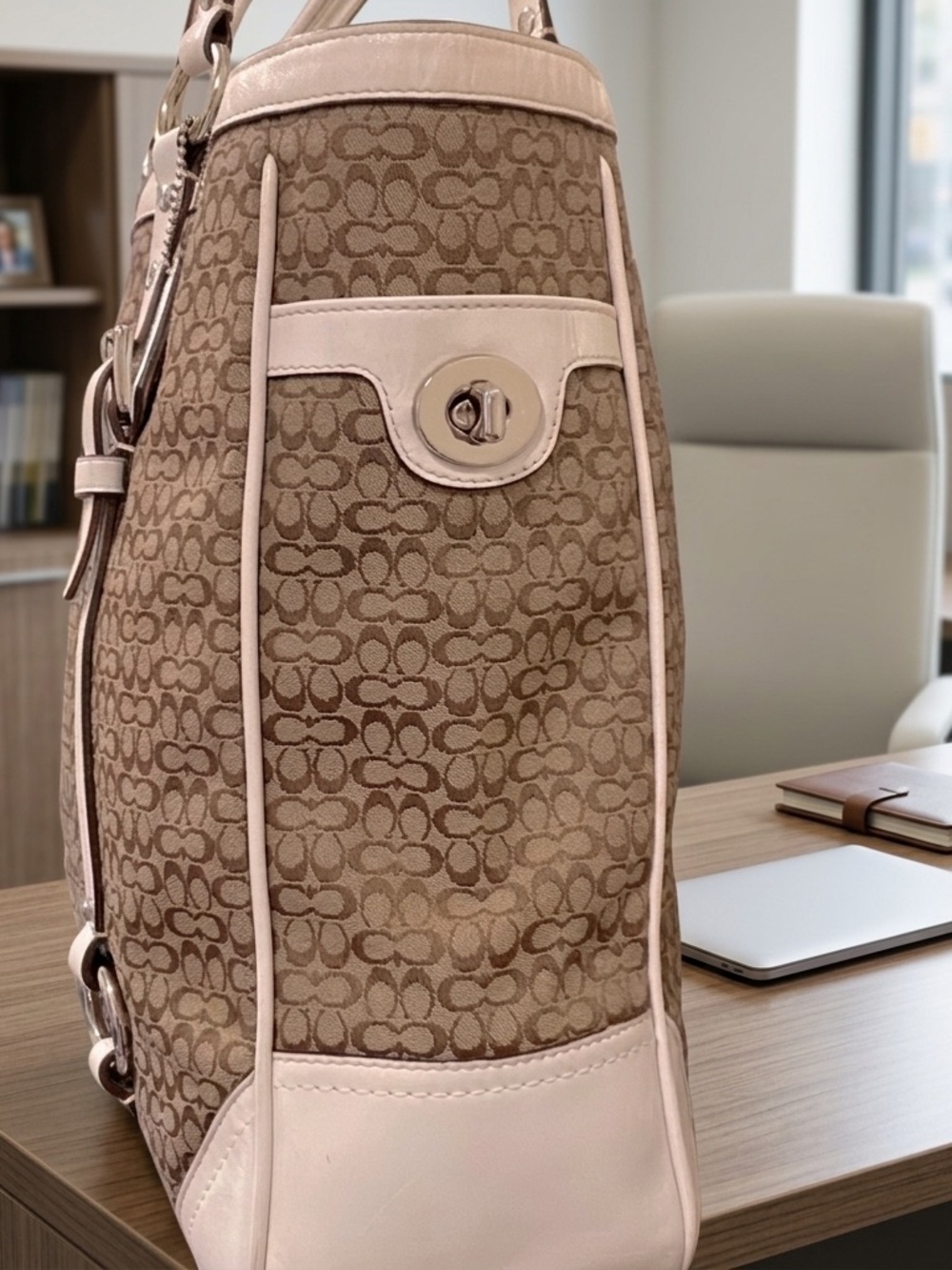 Coach gallery signature jacquard tote bag!! Brown with white leather trim!! - Picture 3 of 8